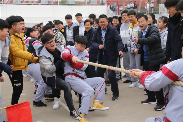 迎新年棗莊十八中拔河比賽圓滿結(jié)束