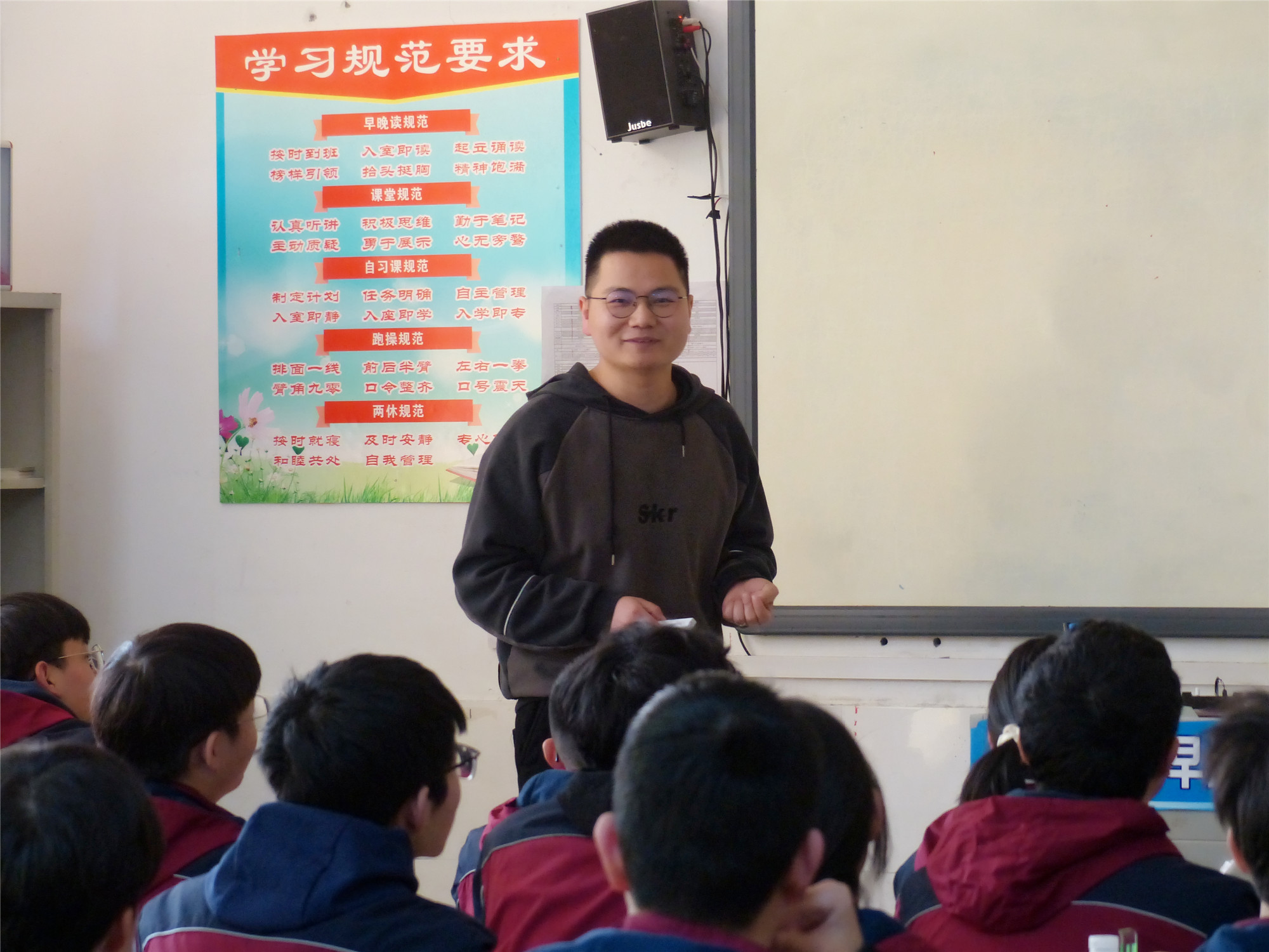 洪湖市賀龍中學(xué)教師團(tuán)隊(duì)蒞臨監(jiān)利中學(xué)參觀交流