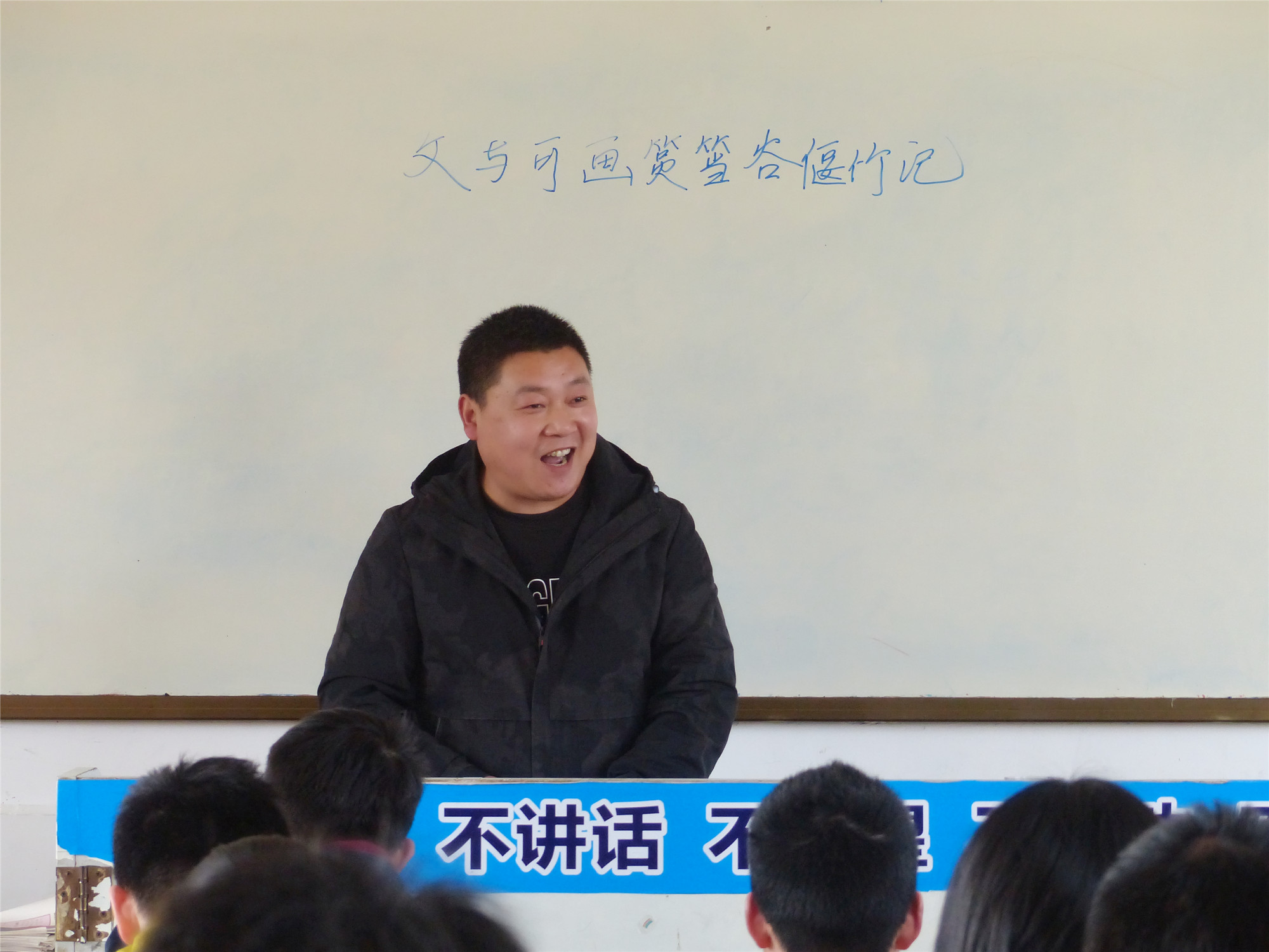 洪湖市賀龍中學(xué)教師團(tuán)隊(duì)蒞臨監(jiān)利中學(xué)參觀交流