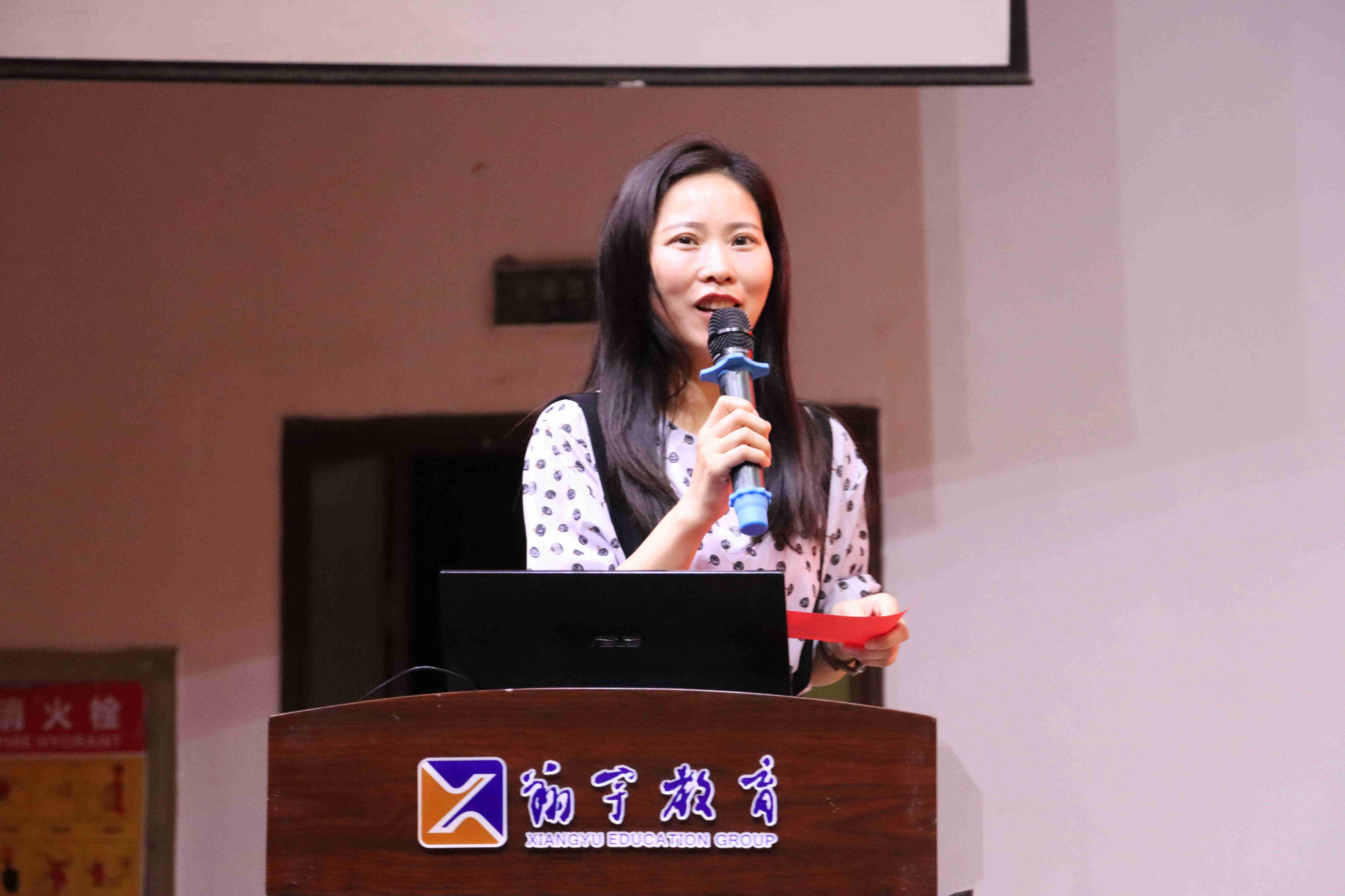 監(jiān)利中學(xué)高二年級(jí)召開期中考試表彰大會(huì)