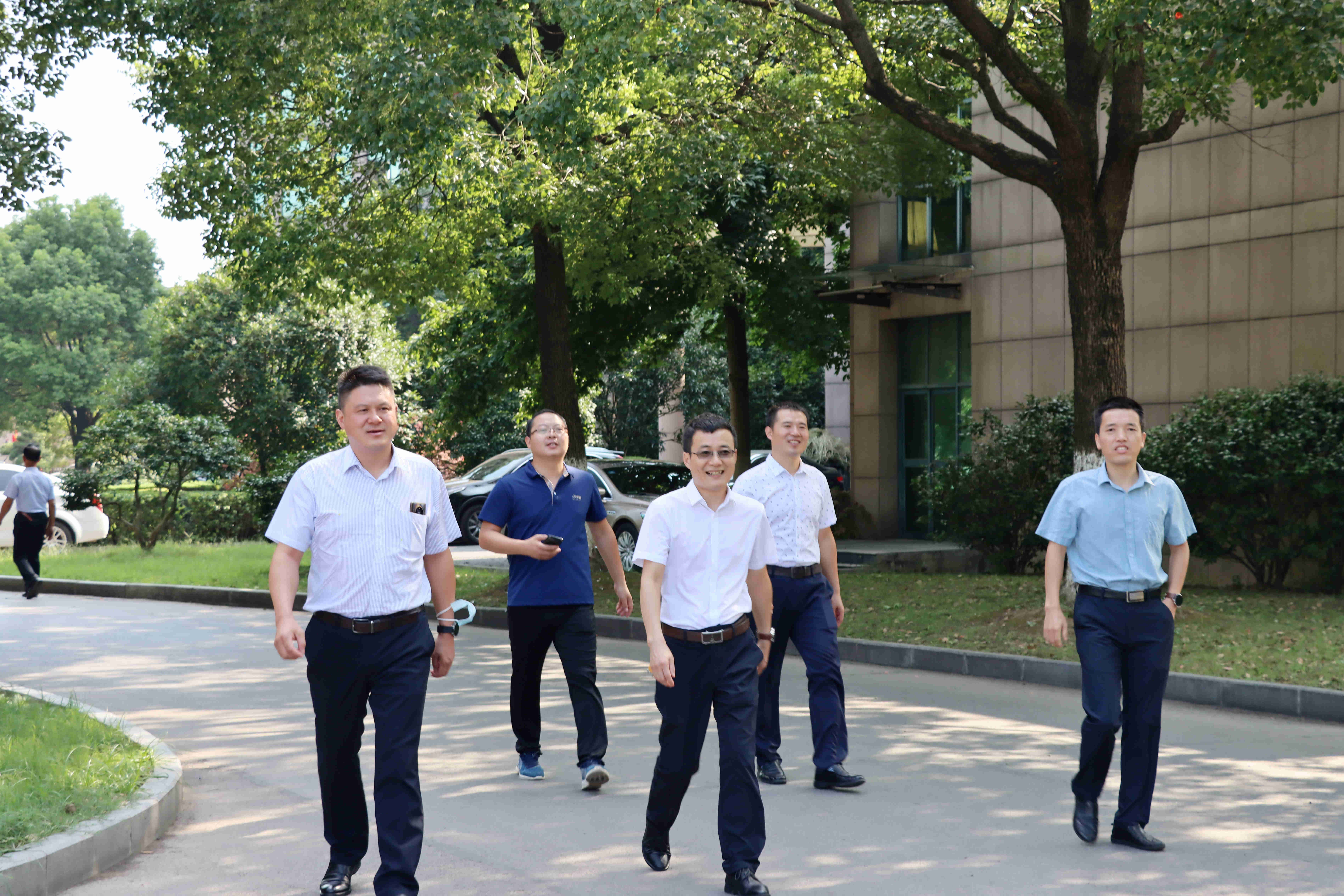 沙市第四中學(xué)教師團隊來監(jiān)利中學(xué)參觀交流