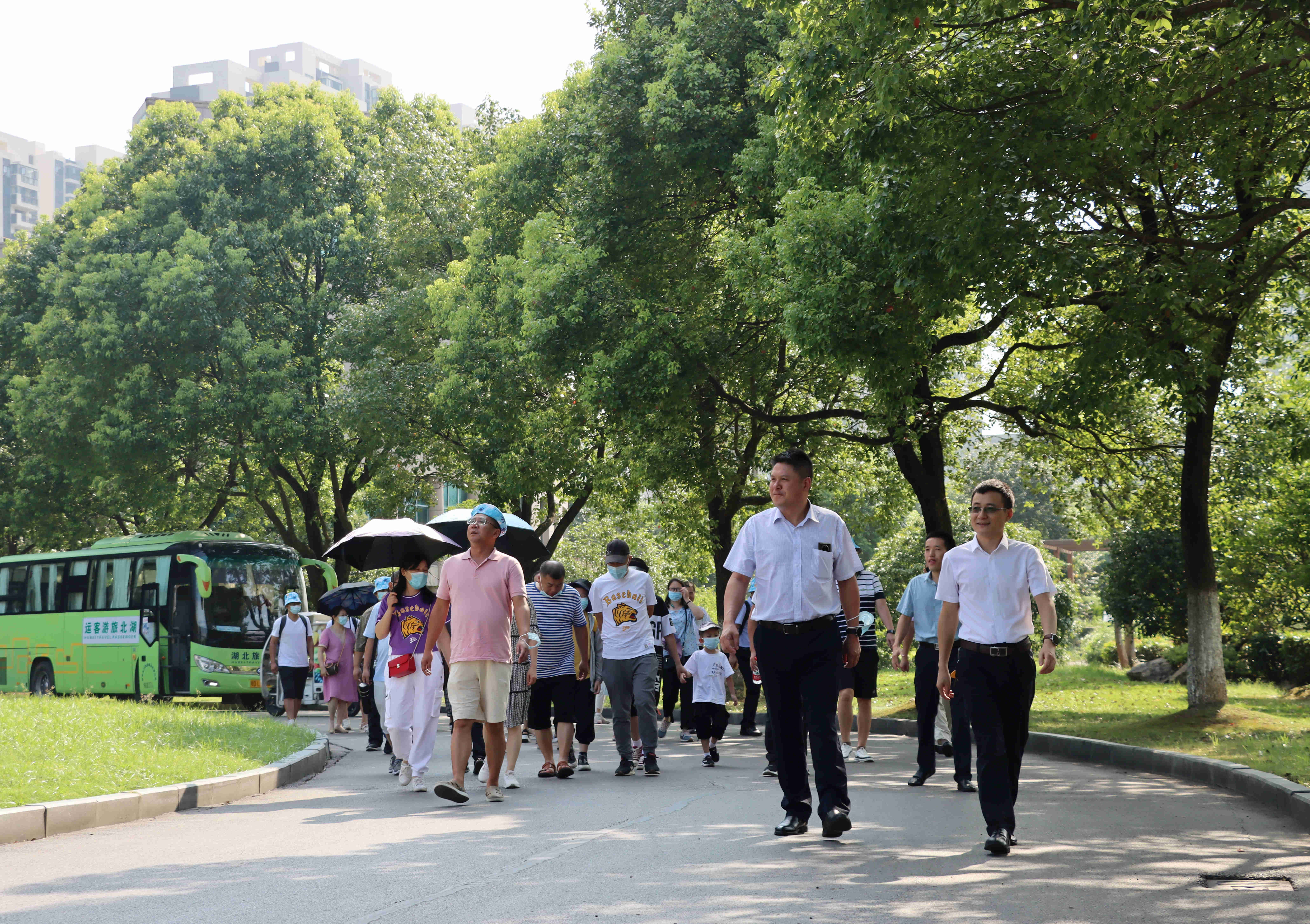 沙市第四中學(xué)教師團隊來監(jiān)利中學(xué)參觀交流