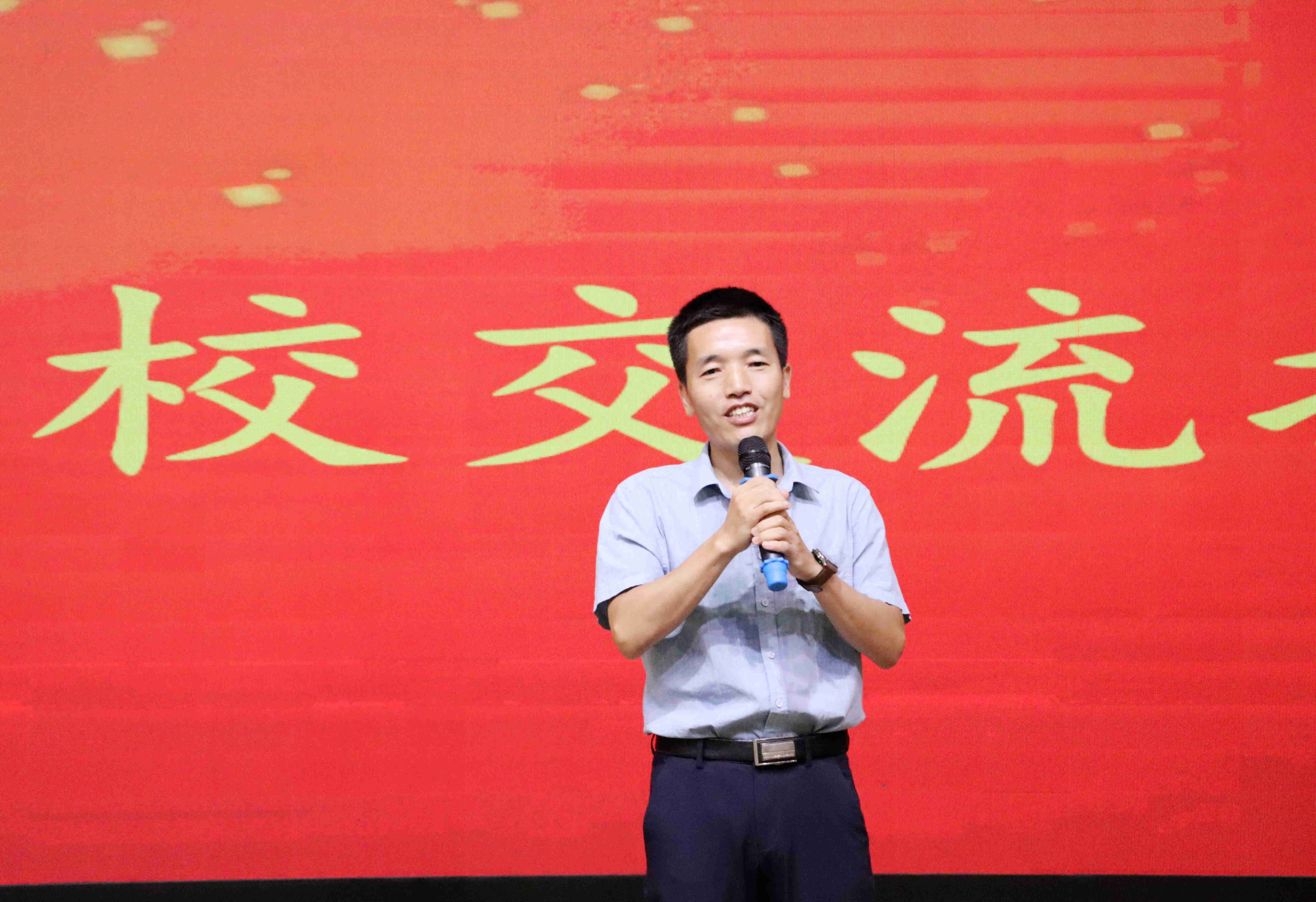 沙市第四中學(xué)教師團隊來監(jiān)利中學(xué)參觀交流
